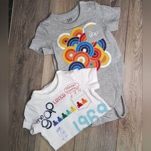 GAP baby gray and white multi-color onesies '1969', Size 12-18 months